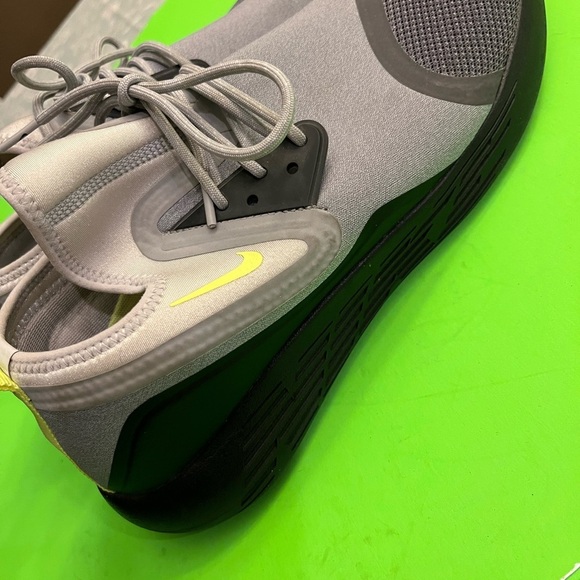 Nike Men\'s Gray and Black Athletic Shoes main image 4